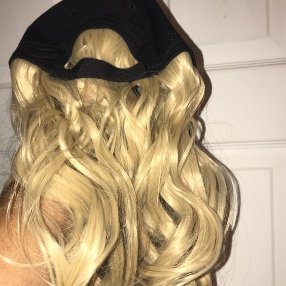 NIP Black Cap with Blonde Hair Extension